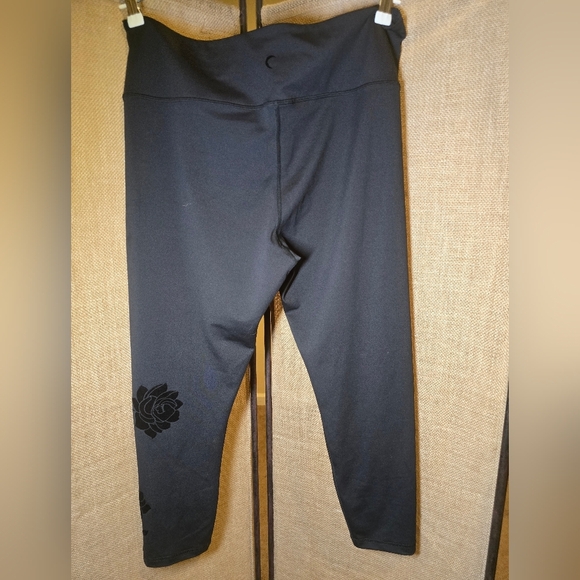 ZYIA Active Ankle Black Rose Leggings SIZE 20 - Picture 6 of 7